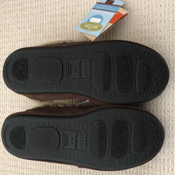 *New With Tags* Acorn Slippers size 8-9 - Picture 2 of 4